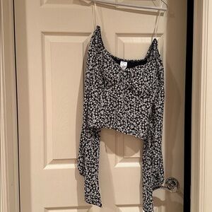 NWT No Boundaries Black and White Floral Off-Shoulder Blouse